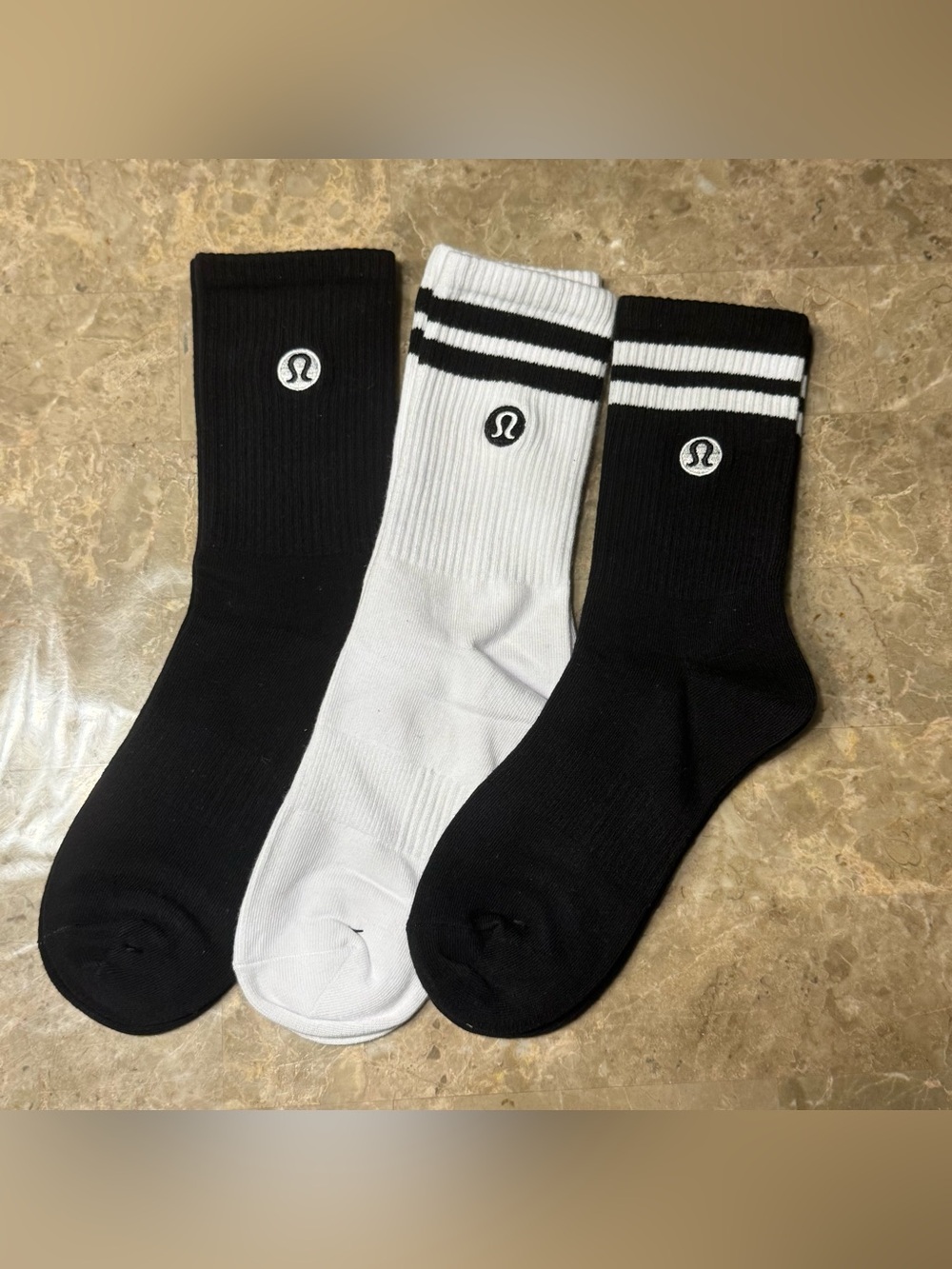 New Women’s Lululemon Athletica Socks
3 pairs Size Medium
Socks stretch